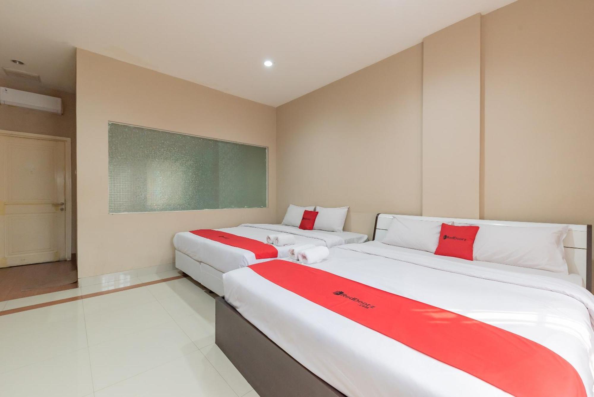 RedDoorz @ Malabar Street Hotel Bandung Buitenkant foto