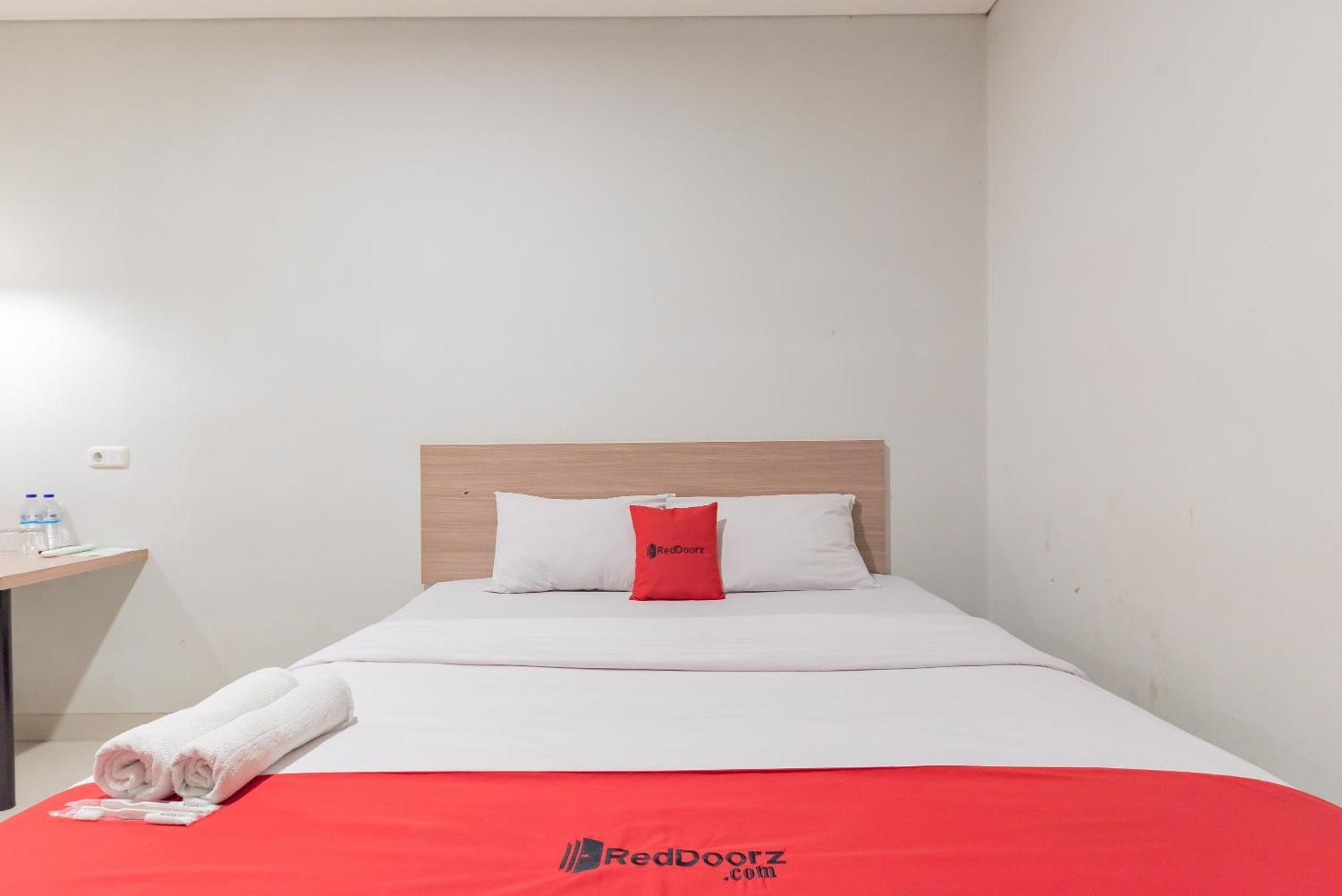 RedDoorz @ Malabar Street Hotel Bandung Buitenkant foto